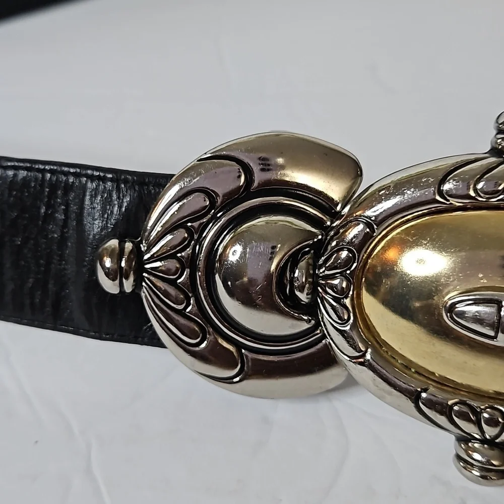The Leather Shop  Belt Black  Dame Belt accent Buckle  Pre-owned